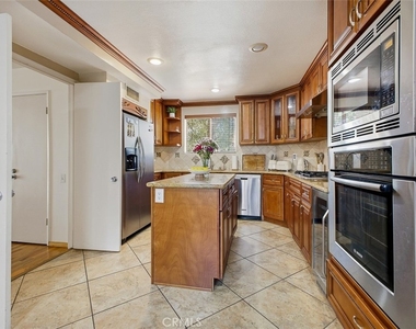 5305 White Oak Avenue - Photo Thumbnail 14