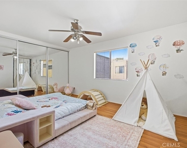 5305 White Oak Avenue - Photo Thumbnail 24