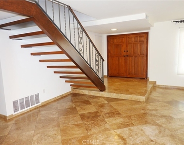 6232 Hesperia Avenue - Photo Thumbnail 8