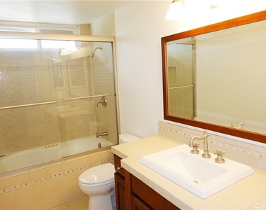 6232 Hesperia Avenue - Photo Thumbnail 24