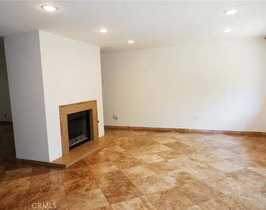 6232 Hesperia Avenue - Photo Thumbnail 9