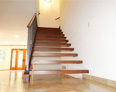 6232 Hesperia Avenue - Photo Thumbnail 19
