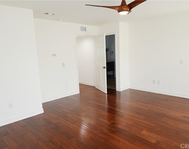6232 Hesperia Avenue - Photo Thumbnail 26