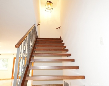 6232 Hesperia Avenue - Photo Thumbnail 18