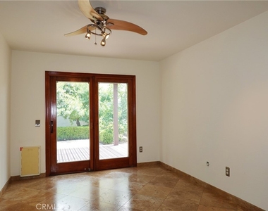 6232 Hesperia Avenue - Photo Thumbnail 16