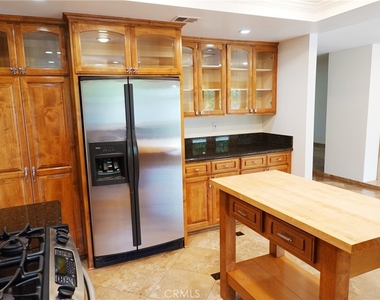 6232 Hesperia Avenue - Photo Thumbnail 15