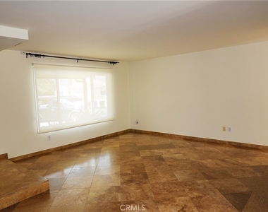 6232 Hesperia Avenue - Photo Thumbnail 5