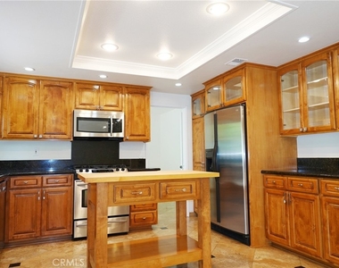 6232 Hesperia Avenue - Photo Thumbnail 13