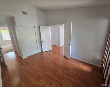 1405 Paseo Manzana - Photo Thumbnail 10