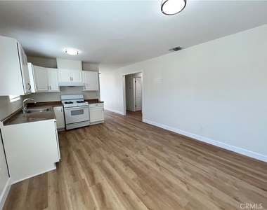 12948 Yorba Avenue - Photo Thumbnail 7