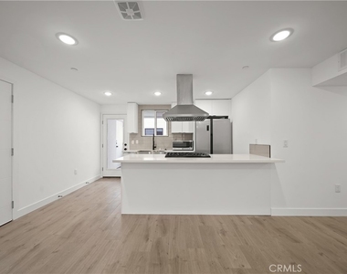 171 S Hoover Street - Photo Thumbnail 6