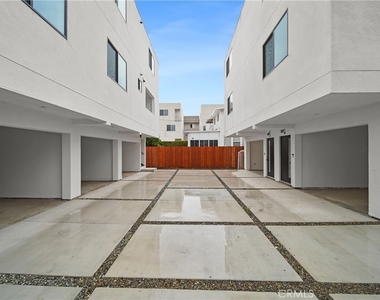 171 S Hoover Street - Photo Thumbnail 29
