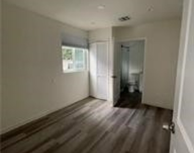 1440 Adu N Allen Avenue - Photo Thumbnail 2