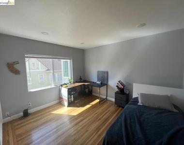 2554 Virginia St - Photo Thumbnail 2