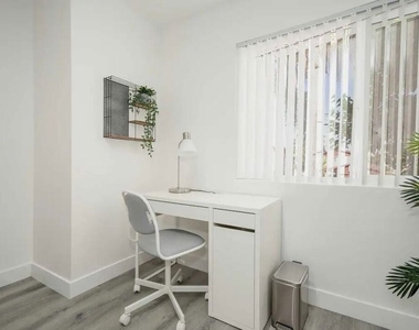 2417 S Budlong Avenue - Photo Thumbnail 19