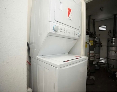 2417 S Budlong Avenue - Photo Thumbnail 22