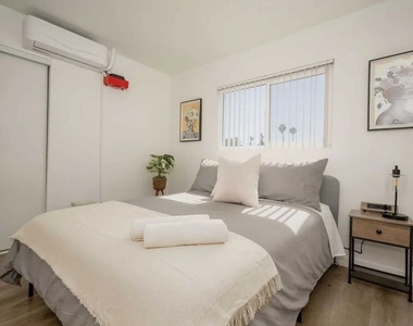 2417 S Budlong Avenue - Photo Thumbnail 22