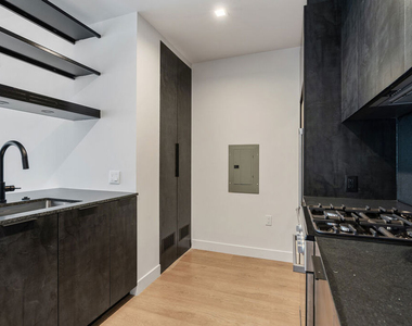 10700 Tabor Street - Photo Thumbnail 2