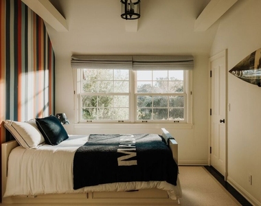 6825 Zumirez Drive - Photo Thumbnail 20