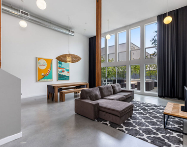 4215 Glencoe Avenue - Photo Thumbnail 2
