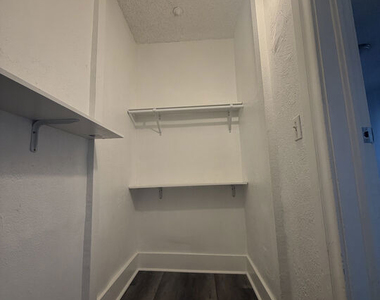 3925 S Normandie Avenue - Photo Thumbnail 7