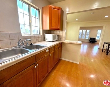 734 S Gramercy Place - Photo Thumbnail 7