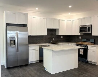 1708 N Gramercy Place - Photo Thumbnail 2