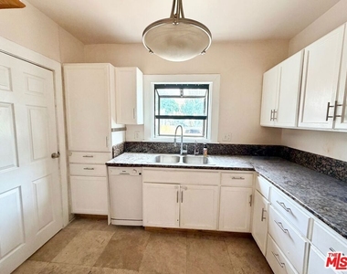 316 S Coronado Street - Photo Thumbnail 9