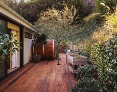 1820 Rising Glen Road - Photo Thumbnail 16