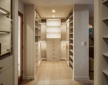 1820 Rising Glen Road - Photo Thumbnail 12