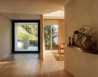 1820 Rising Glen Road - Photo Thumbnail 24