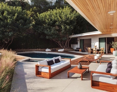 1820 Rising Glen Road - Photo Thumbnail 3