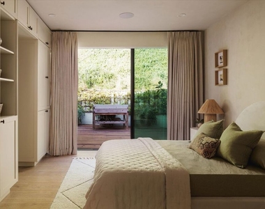 1820 Rising Glen Road - Photo Thumbnail 17