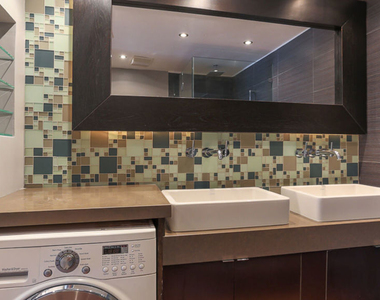 7250 Franklin Avenue - Photo Thumbnail 15