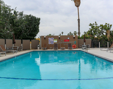 7250 Franklin Avenue - Photo Thumbnail 20