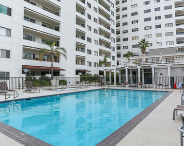 7250 Franklin Avenue - Photo Thumbnail 21