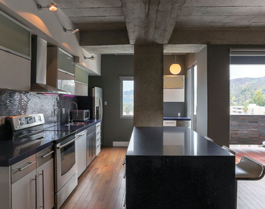 7250 Franklin Avenue - Photo Thumbnail 9