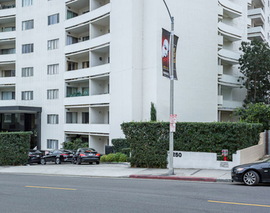 7250 Franklin Avenue - Photo Thumbnail 2