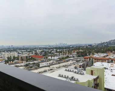 7250 Franklin Avenue - Photo Thumbnail 11