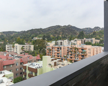 7250 Franklin Avenue - Photo Thumbnail 12