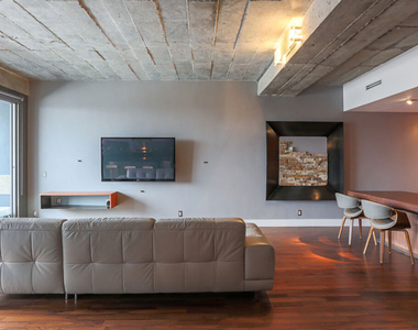 7250 Franklin Avenue - Photo Thumbnail 4
