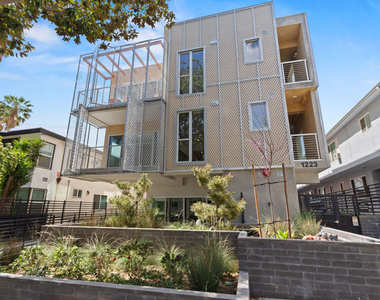 1223 N Hayworth Avenue - Photo Thumbnail 10