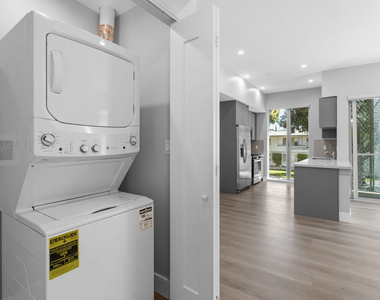 1223 N Hayworth Avenue - Photo Thumbnail 5