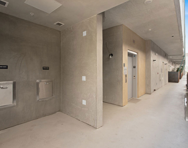 1223 N Hayworth Avenue - Photo Thumbnail 9