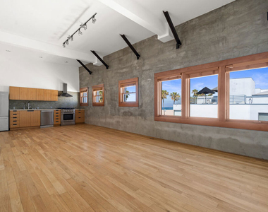 8 Brooks Avenue - Photo Thumbnail 2
