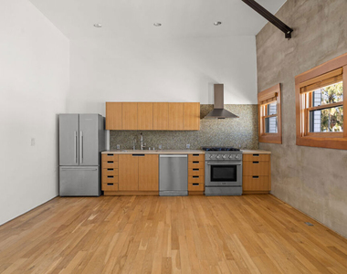 8 Brooks Avenue - Photo Thumbnail 9