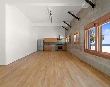 8 Brooks Avenue - Photo Thumbnail 5