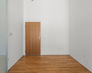 8 Brooks Avenue - Photo Thumbnail 4