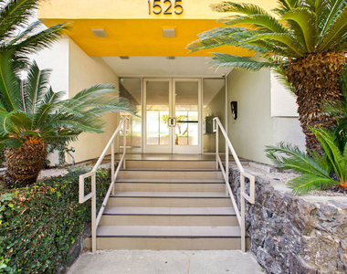 1525 N Hayworth Avenue - Photo Thumbnail 18