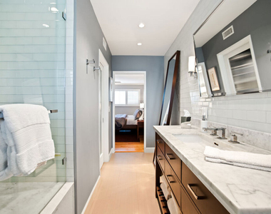 1525 N Hayworth Avenue - Photo Thumbnail 13